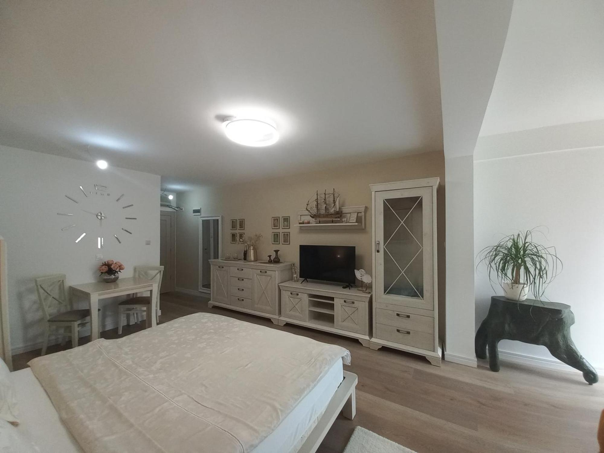 Egon Apartment