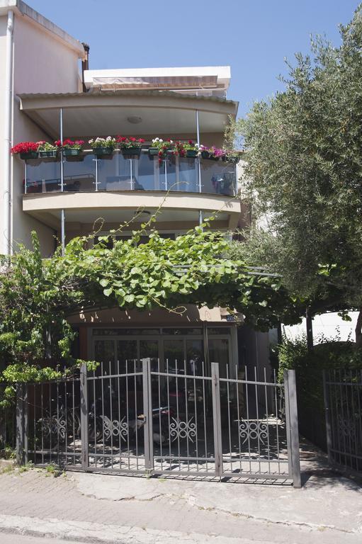 Egon Apartment